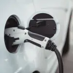 Le differenze tra auto elettriche e auto ibride