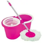 Secchi e strumenti di pulizia dei pavimenti