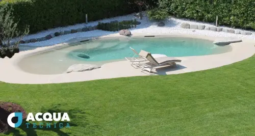 Le piscine in pietra naturale: la soluzione perfetta per un giardino di design